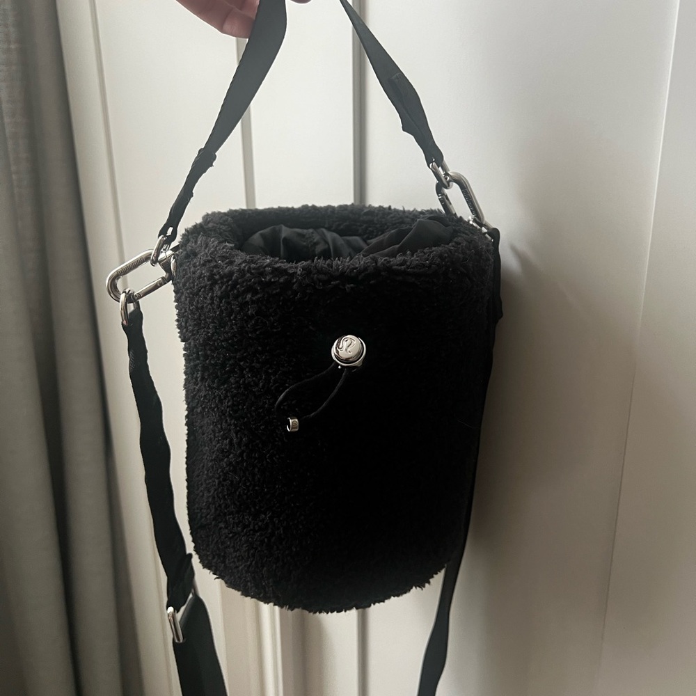 Lululemon bucket bag